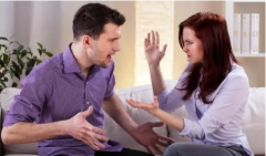 婚姻问题：娶了“控制欲”强的女人，为了爱我是不是应该选择妥协？