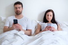 我是该继续这样的婚姻还是放手？怎样修复感情？