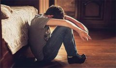 婚外情人把她的内裤送给另一个男人,怎样处理感情问题？